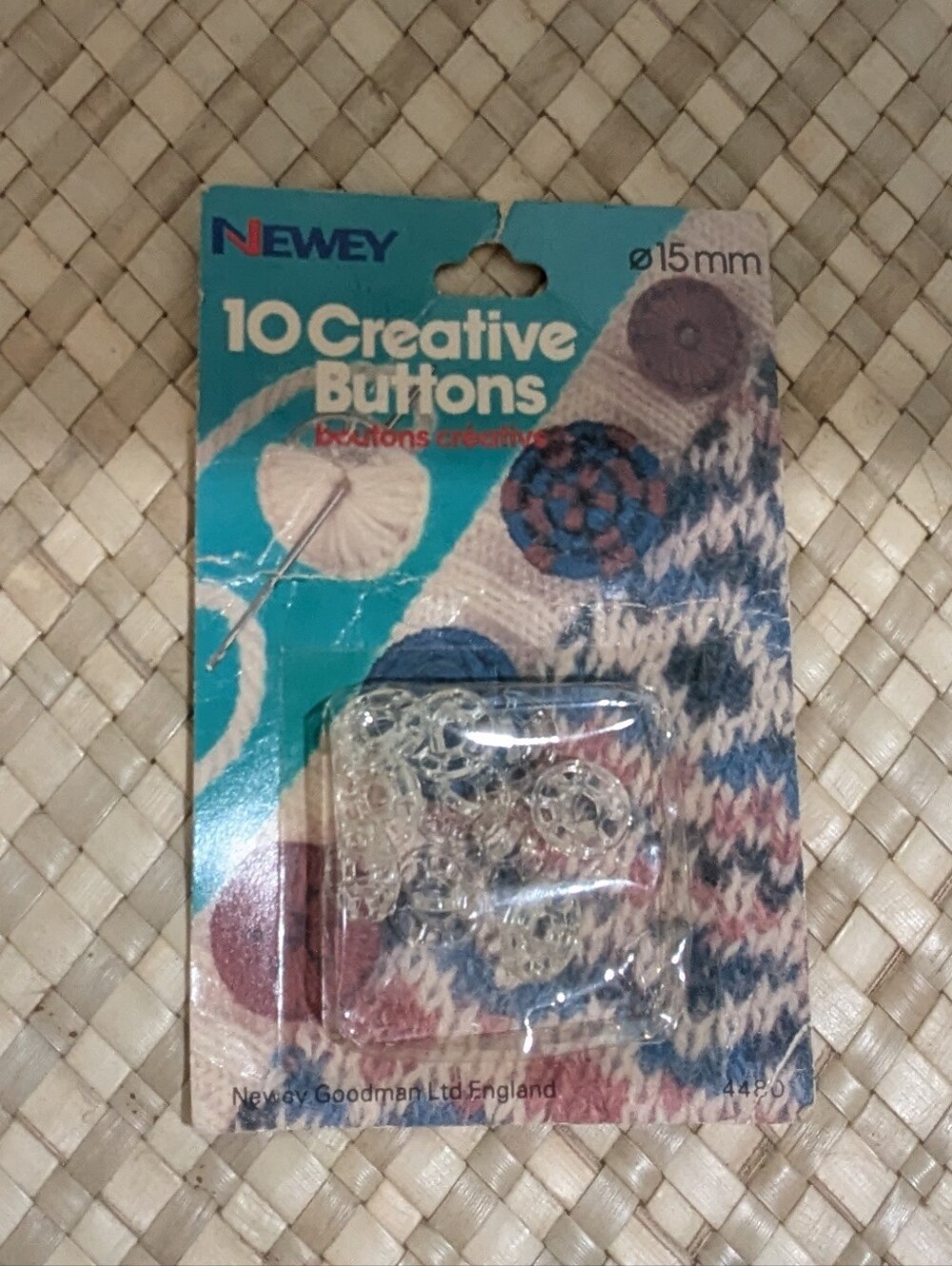 Newey Creative Buttons to Self-Cover with Yarns - New Unopened Pack of 10
